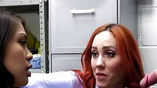 Asyalı Hırsız, Kızıl Saçlı Bir Güvenlik Görevlisi ve Partneri Tarafından Yakalandı